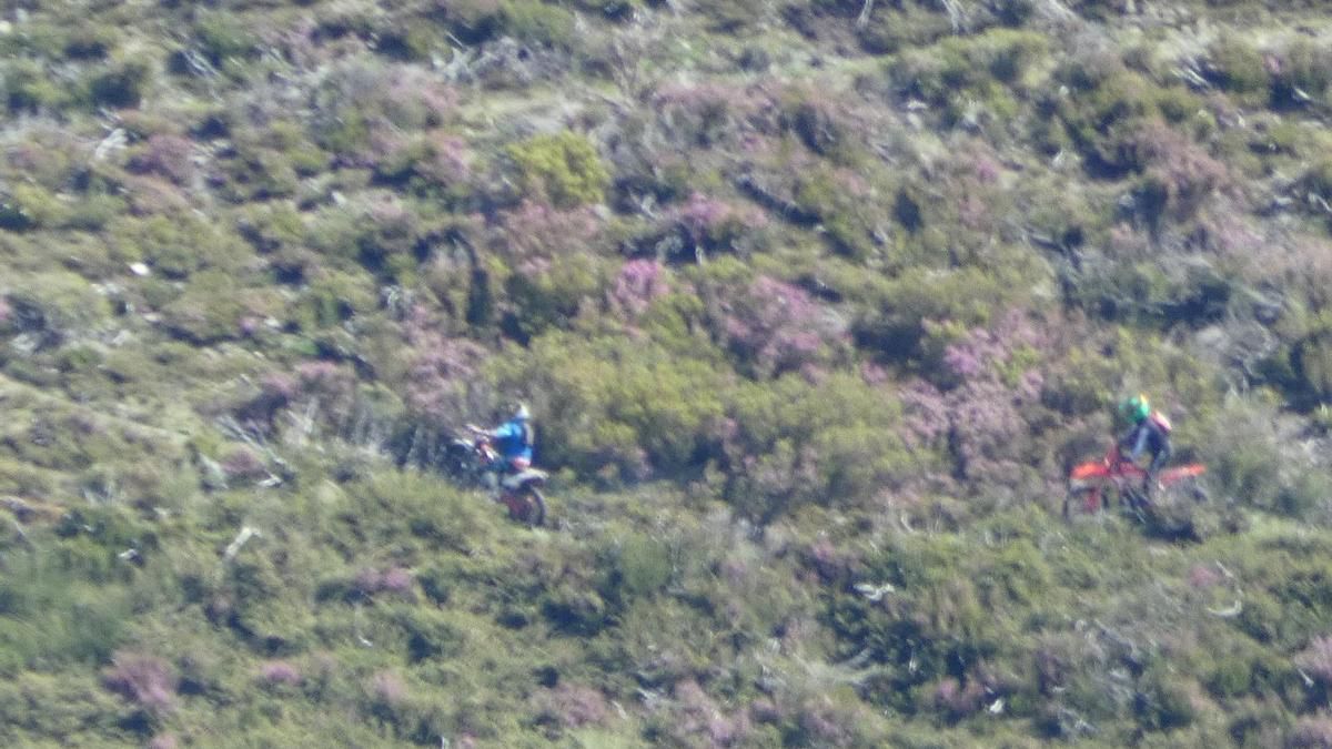 Multas de la Junta a motoristas 'cazados' circulando por zonas protegidas de la Montaña Central de León