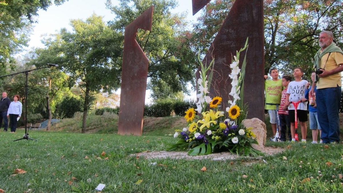Vecinos de Berriozar, familiares y políticos recuerdan a Francisco Casanova, asesinado por ETA hace 15 años