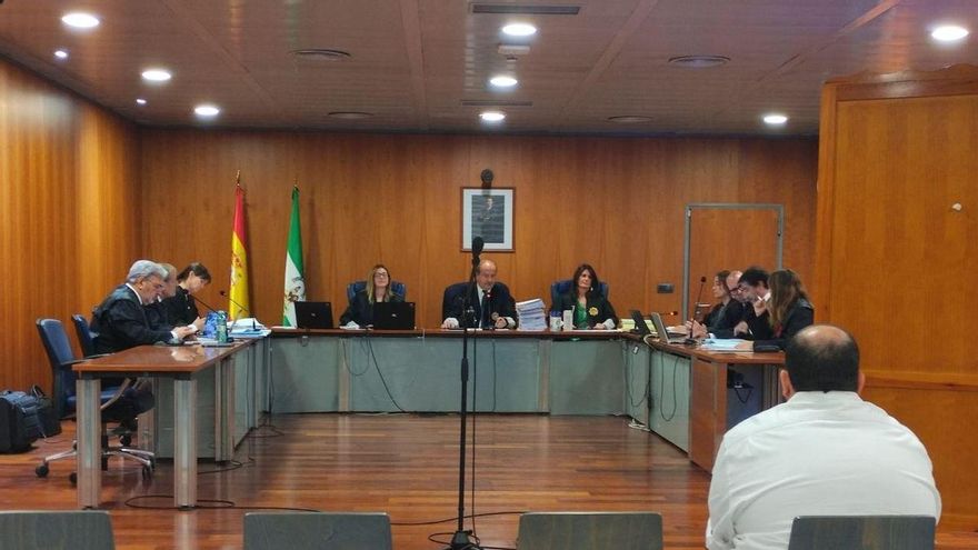 El cura acusado de violar a cuatro mujeres defiende que es un montaje: “Se ve mi rostro, pero no reconozco esa situación”