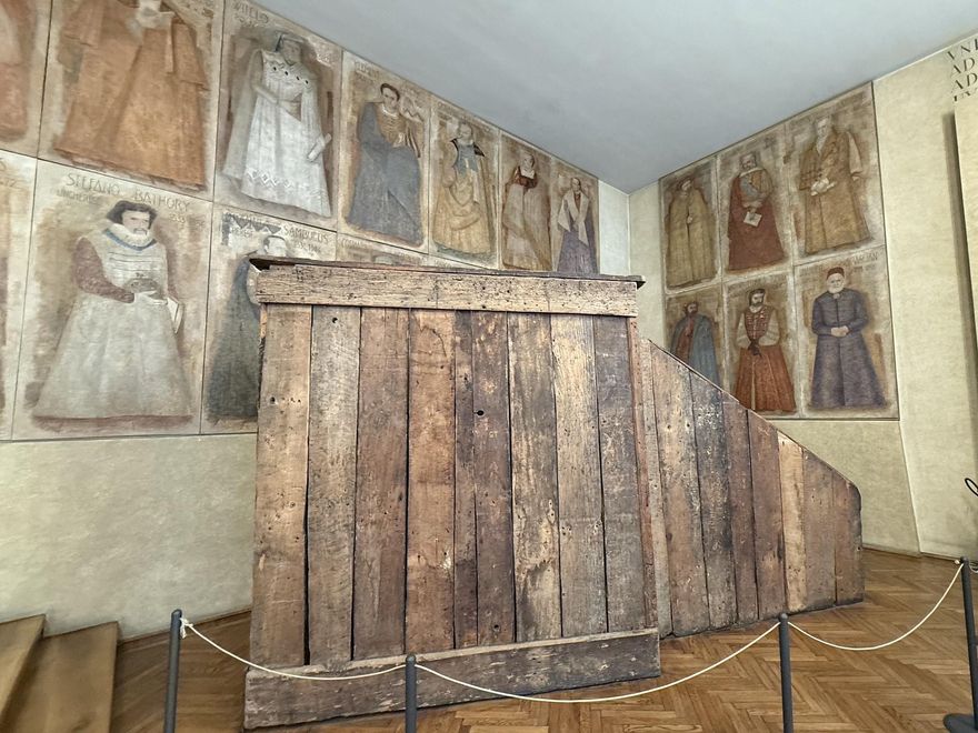 Púlpito en la Universidad de Padua. Según la tradición, esta estructura de madera fue construida por los alumnos para poder escuchar mejor las explicaciones de Galileo Galilei.