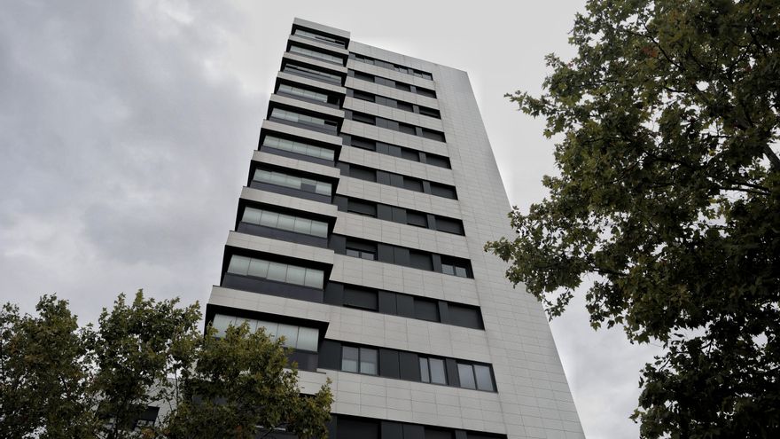 Bloques de edificios habitados en la capital el mismo día en que el Gobierno de coalición ha informado que han llegado a un acuerdo que regula el precio del alquiler, a 5 de octubre de 2021, en Madrid, (España).