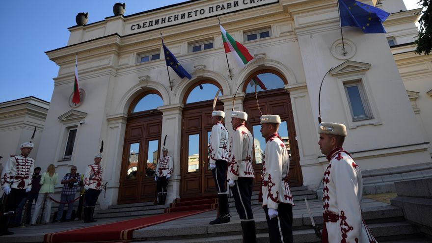 Constituido el nuevo Parlamento búlgaro bajo el riesgo de nuevas elecciones