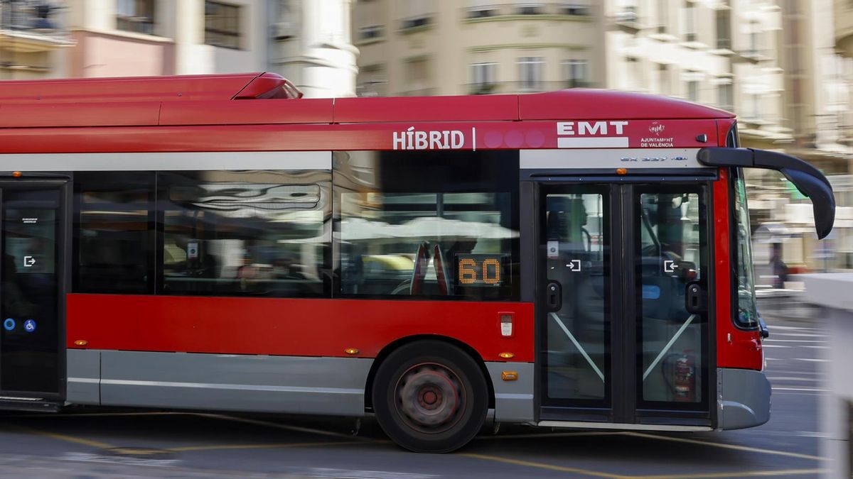 Un autobús de la Empresa Municipal de Transportes (EMT) de València.