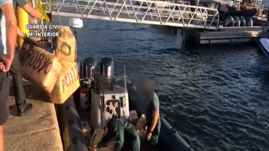 Intervenidos 3.700 kilos de hachís en aguas de Ayamonte (Huelva) en una operación con seis detenidos