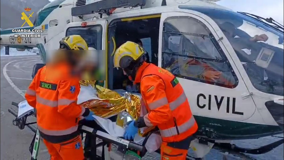 Rescate en helicóptero después de una avalancha en Valdezcaray