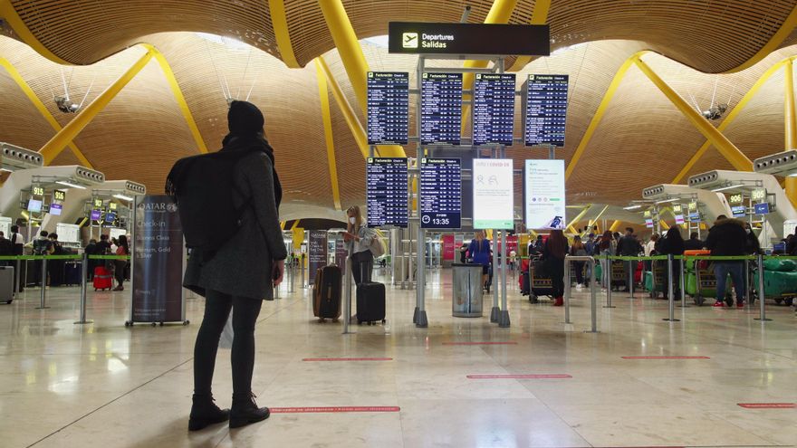 Viajeros en la terminal T4 del Aeropuerto Adolfo Suárez Madrid-Barajas
