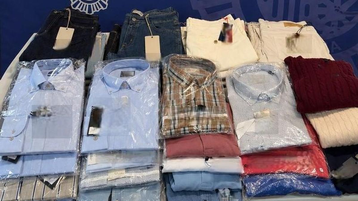 Prendas de ropa recuperadas por la Policía Nacional.