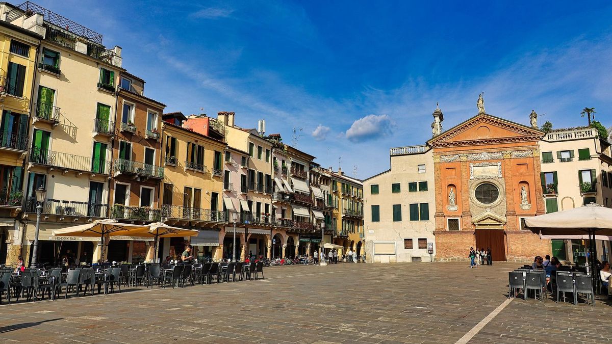 Plaza delle Erbe, uno de los espacios urbanos más importantes de la Padua medieval y renacentista.