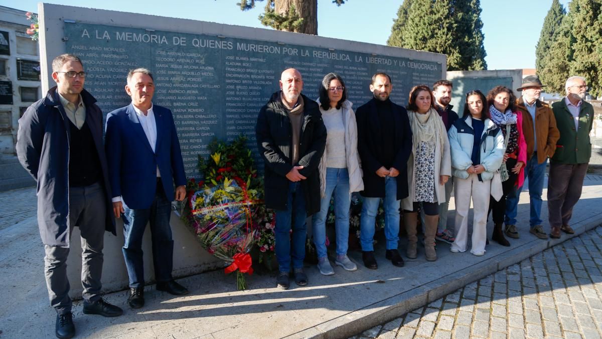 IU reclama más recursos para las exhumaciones en un acto por el 50º aniversario de la muerte de Franco en Córdoba