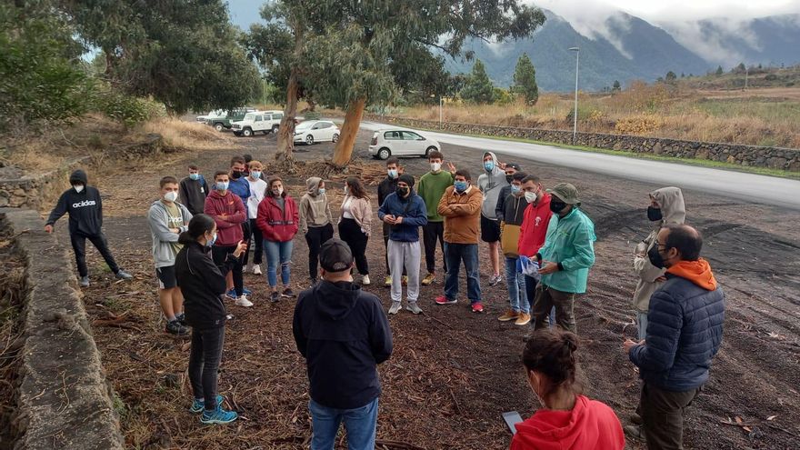 Grupo de estudiantes y profesores de la Escuela de Capacitación Agraria de Los Llanos de Aridane.