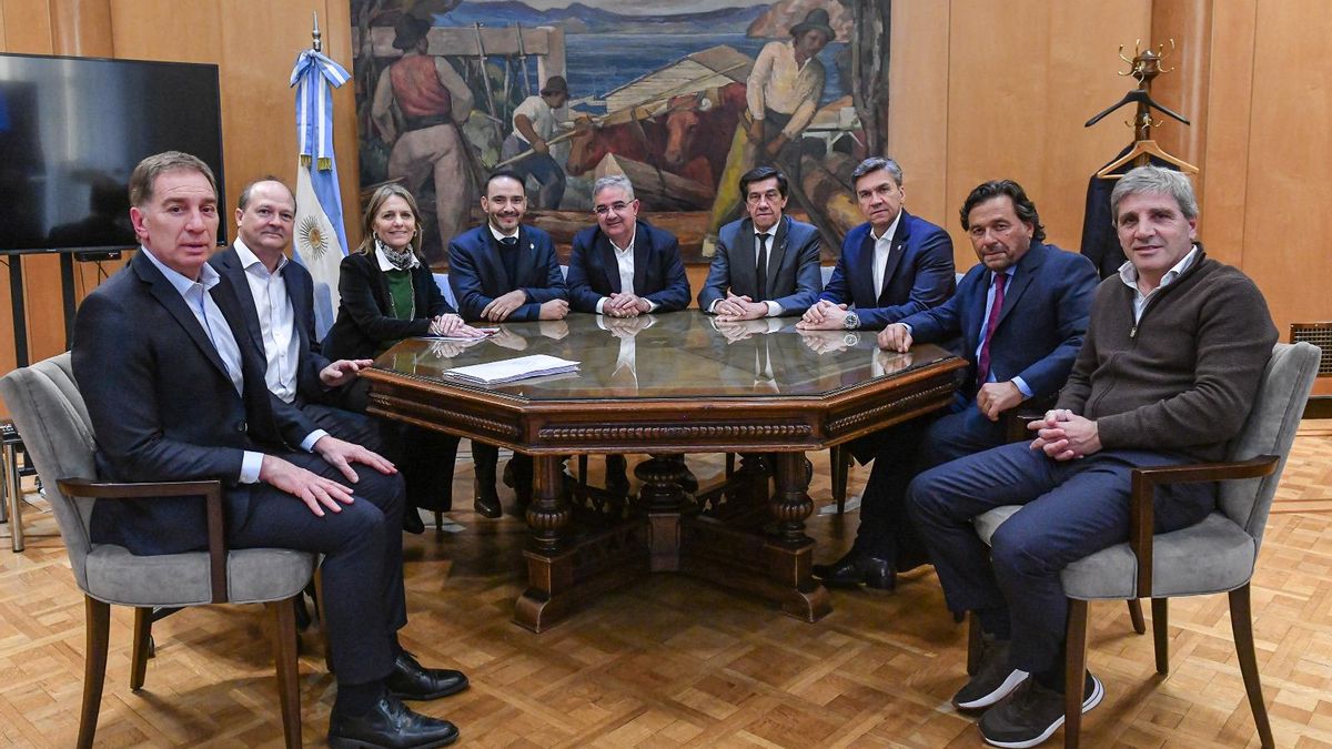 Diego Santilli y Luis Caputo se reúnen con los gobernadores del Norte