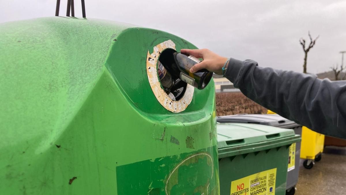 Los contenedores de vidrio, a rebosar en Logroño por falta de conductores: el Ayuntamiento ya ha puesto varias quejas