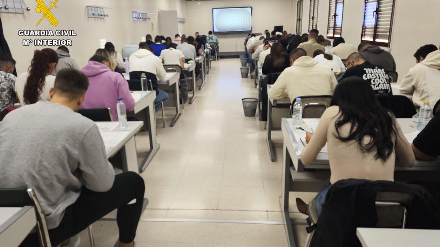 Más de millar de extremeños se examinan en Mérida para acceder a la Guardia Civil