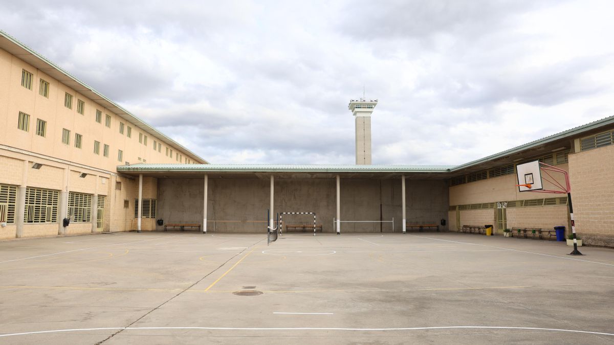 Imagen del patio y, al fondo, el muro en el que Boa Mistura pintará su creación.
