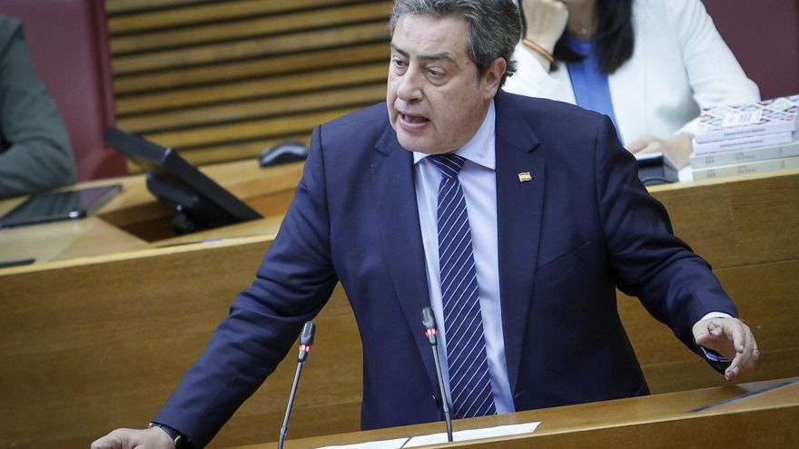 Vox vuelve a quedarse solo en las Corts Valencianes en la defensa de una propuesta xenófoba