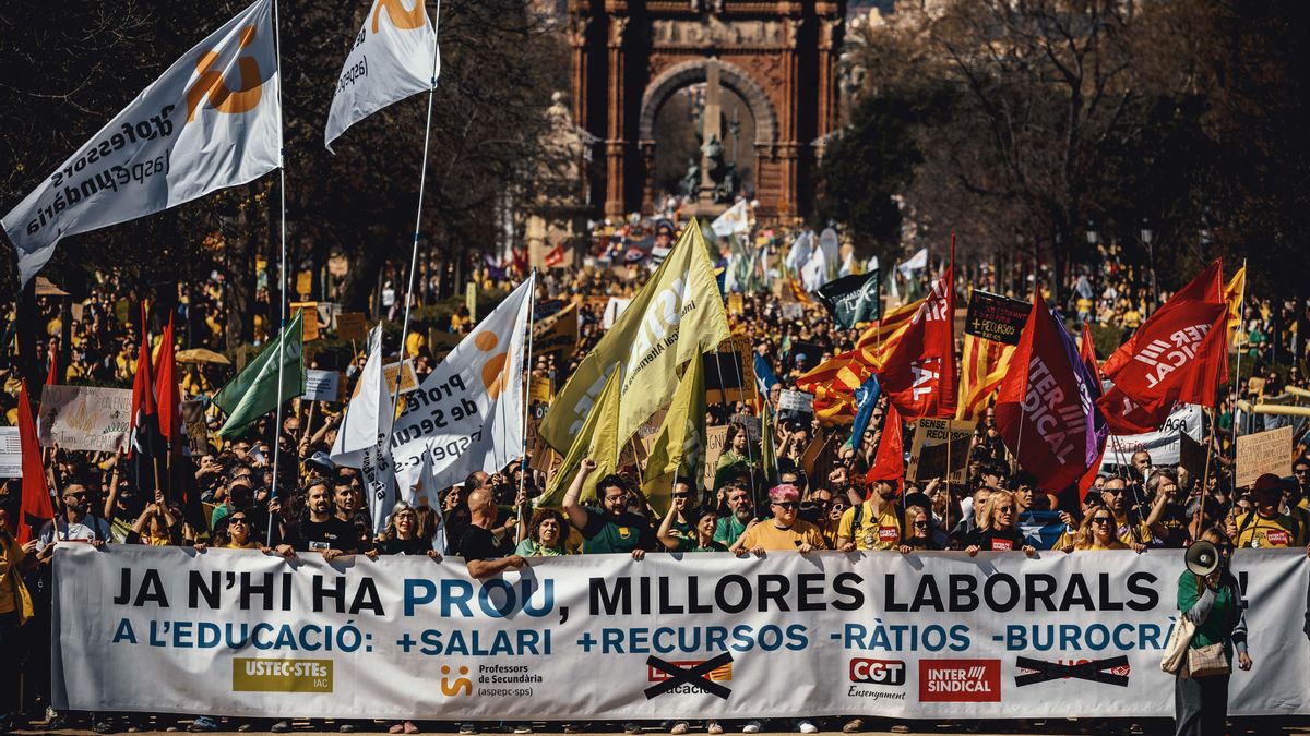 Protesta de profesores en Barcelona el pasado 20 de marzo para exigir mejoras salariales y de sus condiciones de trabajo.