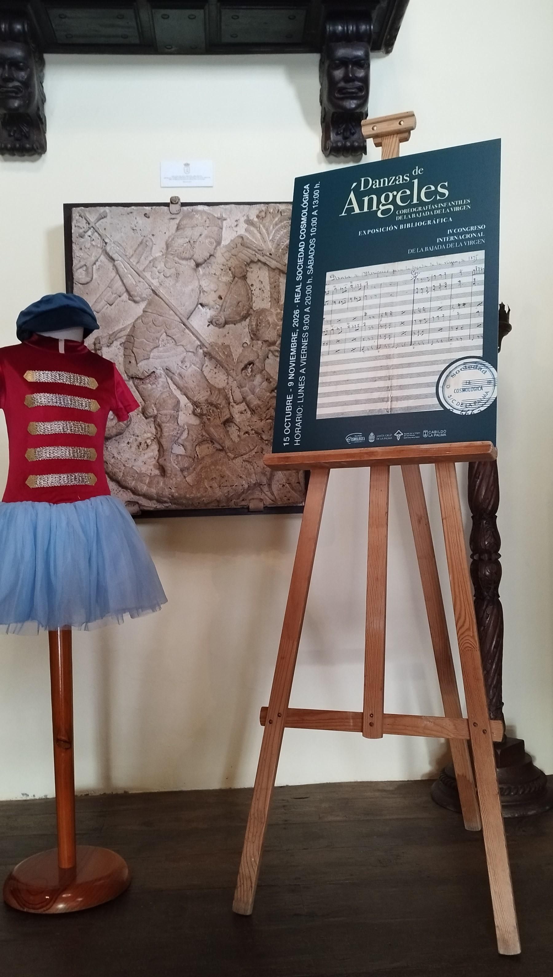 Exposición bibliográfica ‘Danza de los Ángeles: coreografías infantiles de la Bajada de la Virgen’.