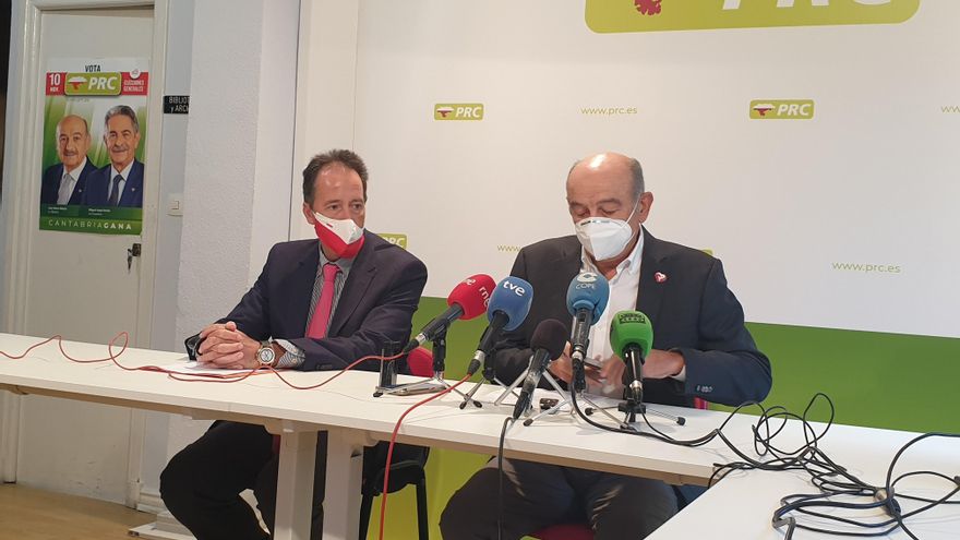 El consejero José Luis Gochicoa y el consejero José María Mazón. Archivo