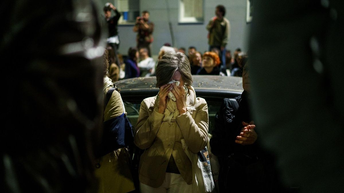 Una persona emocionada durante la marcha 'Hasta siempre, Maricarmen'