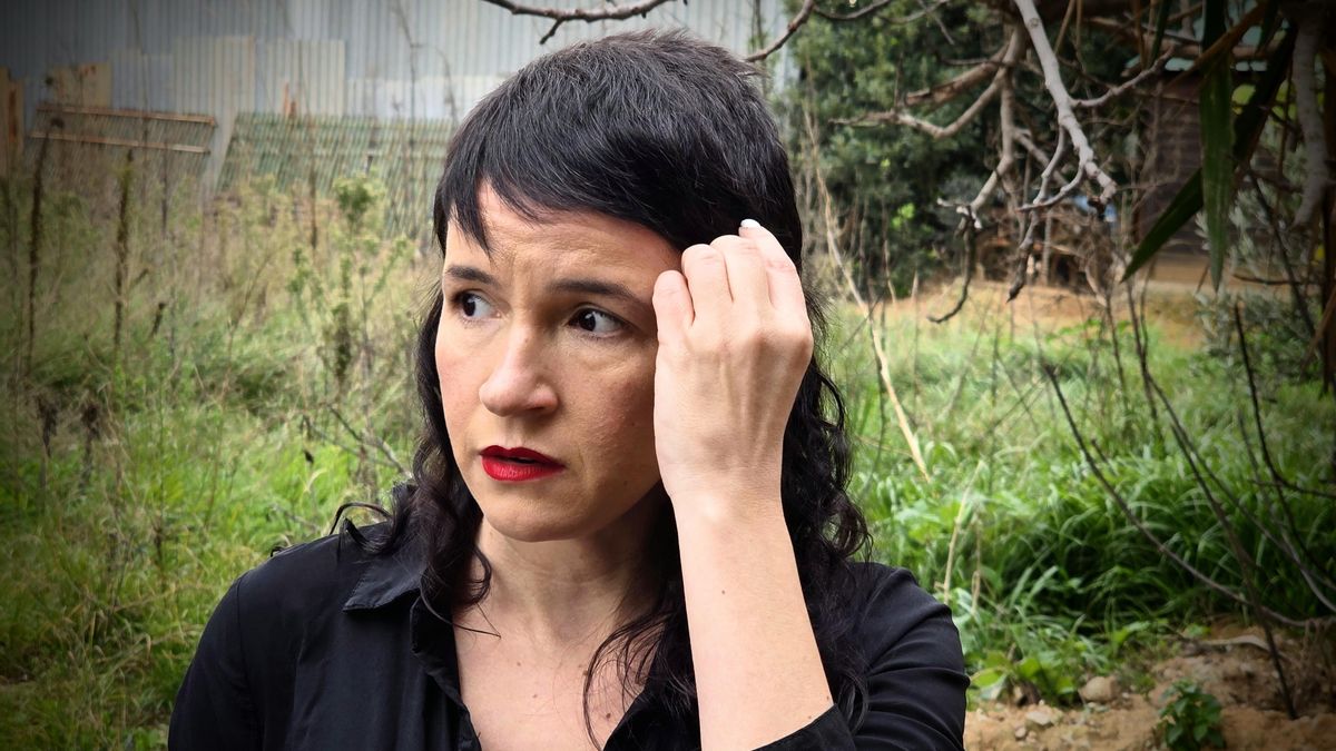 1.	“Treballe l’art a partir de d’experiències vitals, tant des de tècniques tradicionals com des de l’art contemporani”, comenta durant l’entrevista.