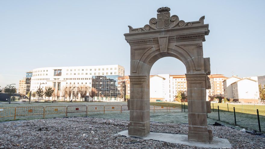 Navarra reconstruye la puerta de la antigua cárcel franquista de Pamplona y la convierte en lugar de memoria