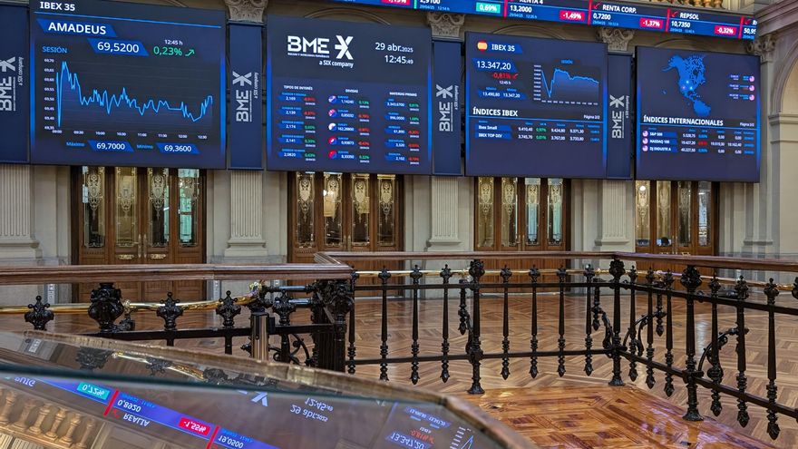 La Bolsa española cae el 0,66 % al cierre y pierde el nivel de 13.400 puntos por los bancos