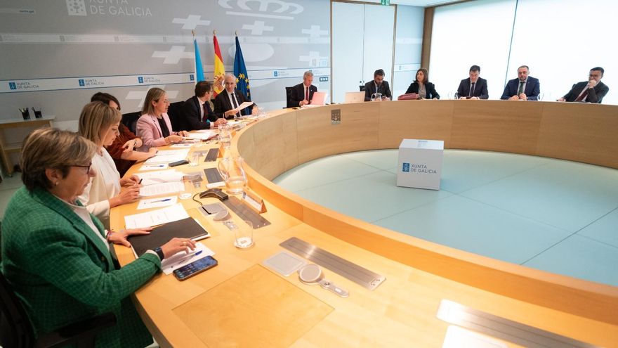 La Xunta, incapaz de aclarar si la participación pública será mayoritaria en la futura empresa mixta para renovables