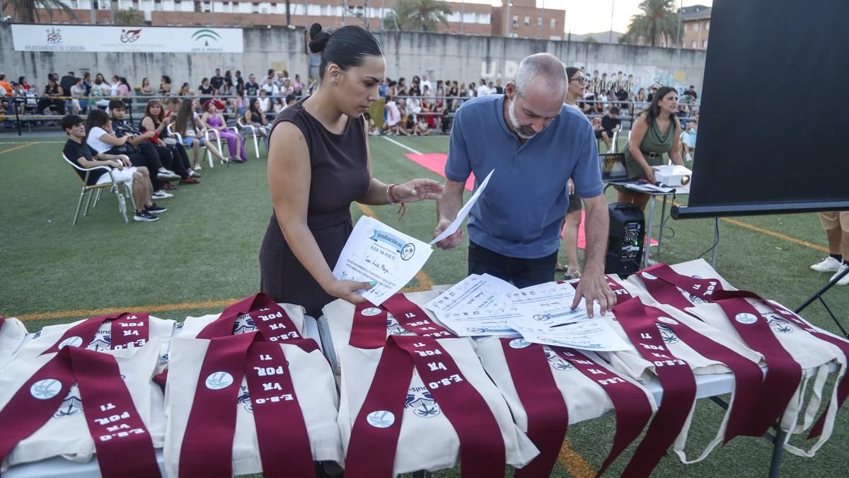 Homenaje a alumnos de Las Palmeras tras graduarse