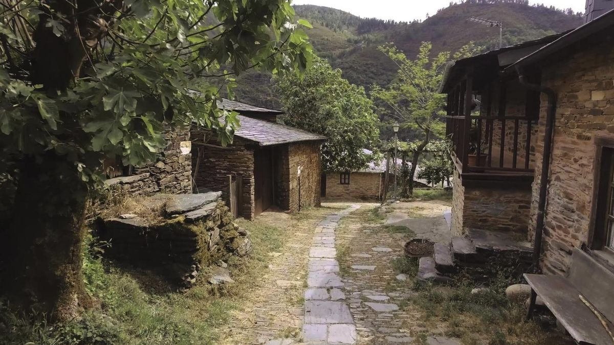 Calles empedradas de Froxán.