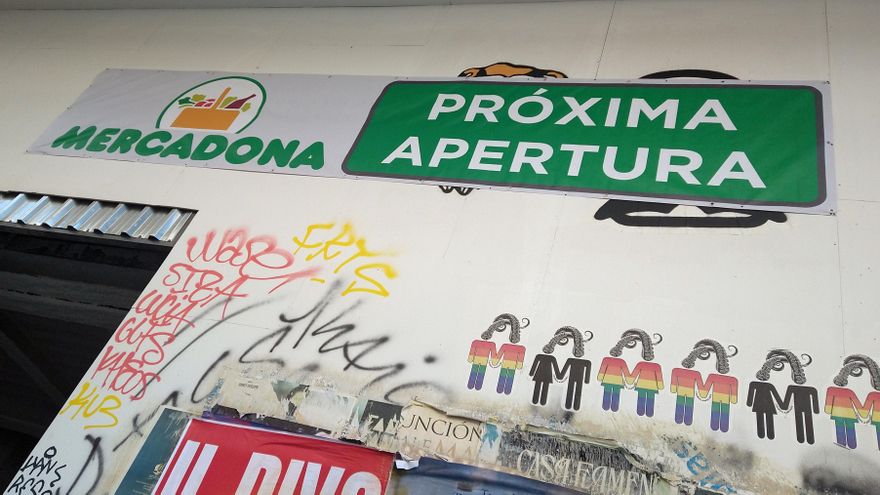 Mercadona prepara en Malasaña la apertura de un gran supermercado mientras el pequeño comercio tiembla