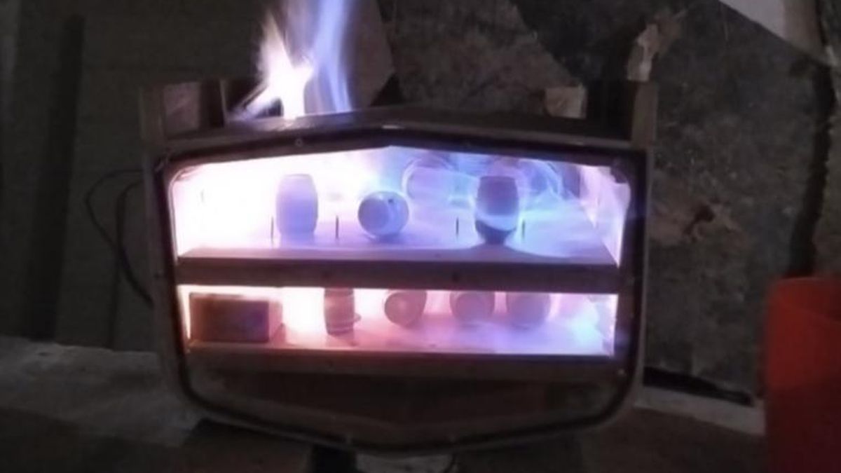 Un equipo británico realizó una prueba con maqueta reducida para comprobar si una liberación súbita de gases podía alterar el interior sin dejar rastro de fuego ni daños prolongados