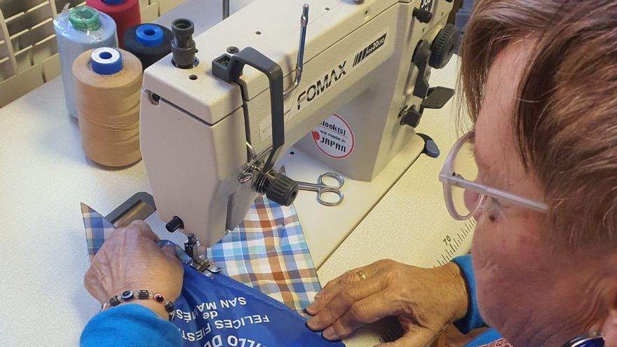 Banderines con ropa reciclada en El Rasillo