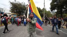 Indígenas llegan este martes al parque Arbolito en el centro-norte de Quito (Ecuador)