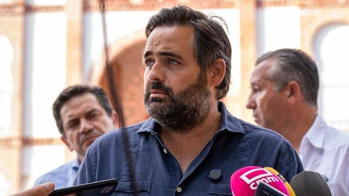 El presidente del PP de Castilla-La Mancha acusa a los migrantes de "atemorizar" a los ceutíes y pide su "expulsión"