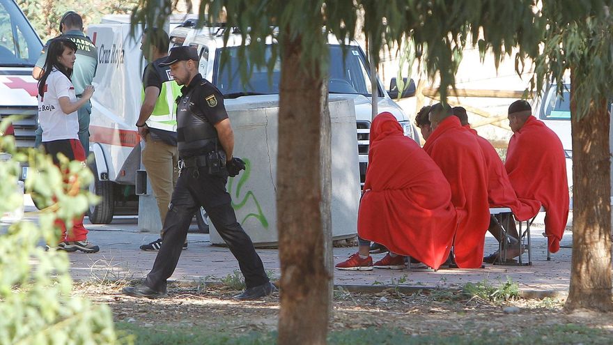 Caen a la mitad los migrantes en patera a la Comunitat Valenciana pero llegan en peor estado