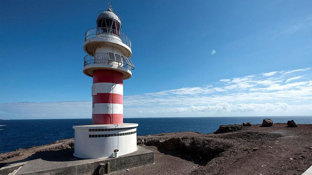 El faro insular que vigila desde finales del siglo XIX la costa de Gran Canaria y al que podrás acceder a pie