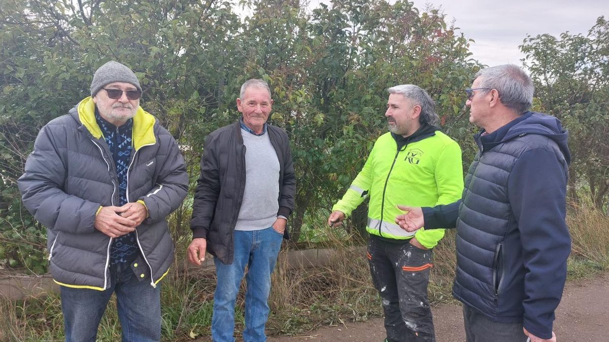 Vecinos de la urbanización de Torre Urzáiz, de Movera, desalojada hace dos días