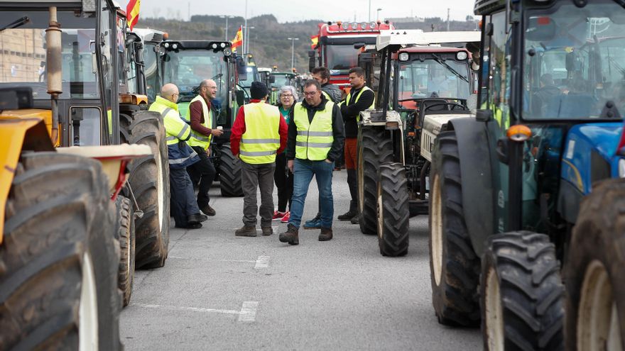 Cortes de carretera por agricultores este miércoles en Cáceres, Puerto de los Carneros y Puerto Hurraco