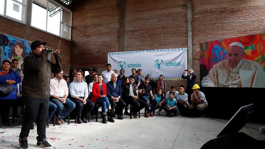 El papa inaugura por vídeo una sede de su programa de educación en Buenos Aires