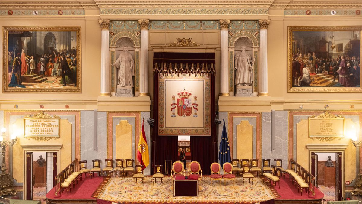 Vista del estado preparado en el hemiciclo para la jura de la Constitución la Princesa de Asturias, en el Congreso de los Diputados