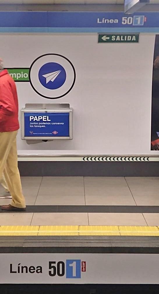 Detalle de una de las publicidades en Bilbao