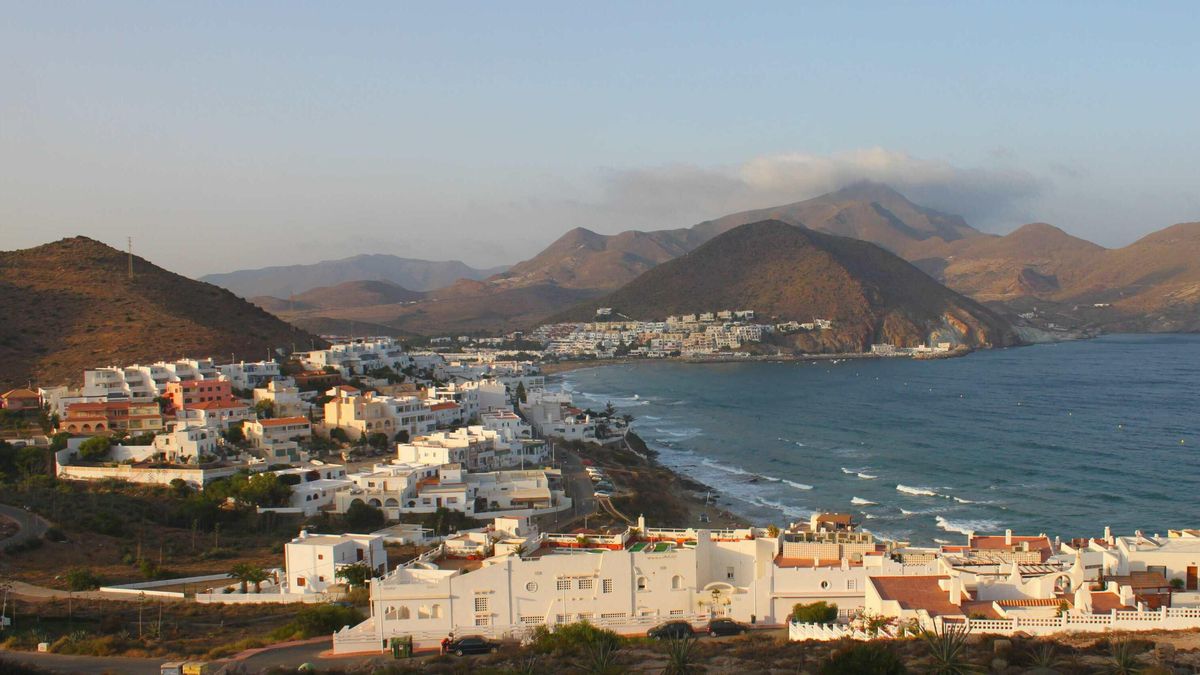 El pueblo de pescadores con playas protegidas por la Unesco y un paseo marítimo perfecto para recorrer en otoño