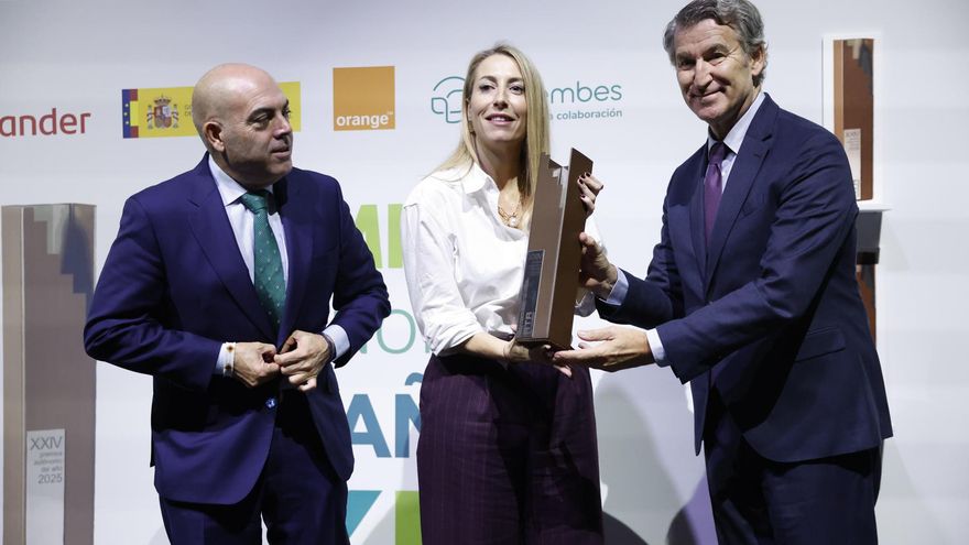 Feijóo dice que la "España de verdad" es "un autónomo" estafa "una gasolinera, una panadería, grúas y un taller"