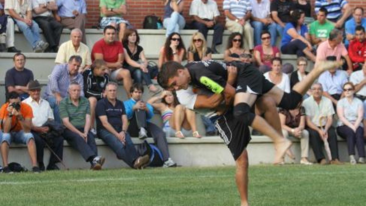 Corro de lucha leonesa.