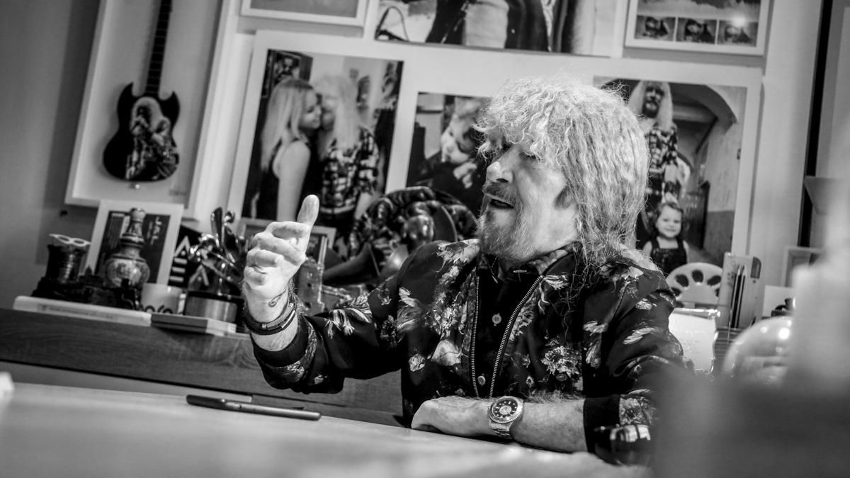 Entrevista N&B a Manuel Martínez, cantante y líder de Medina Azahara
