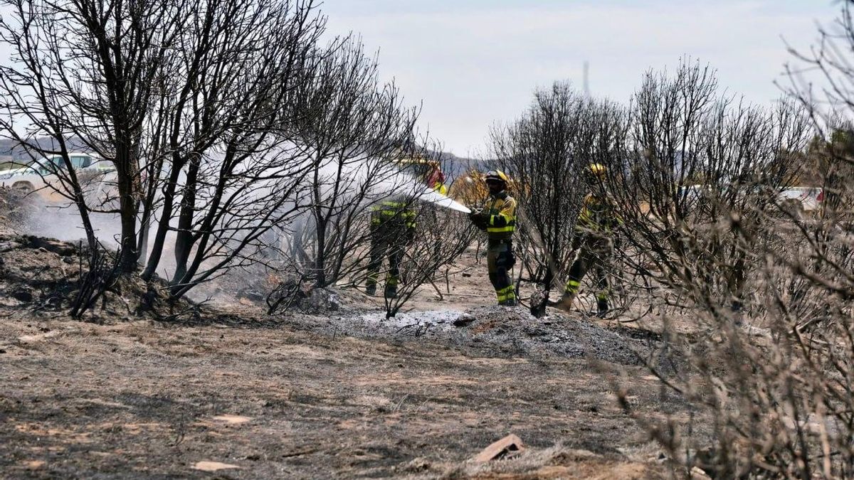 Trabajos de consolidación de perímetro del incendio de las Cinco Villas
