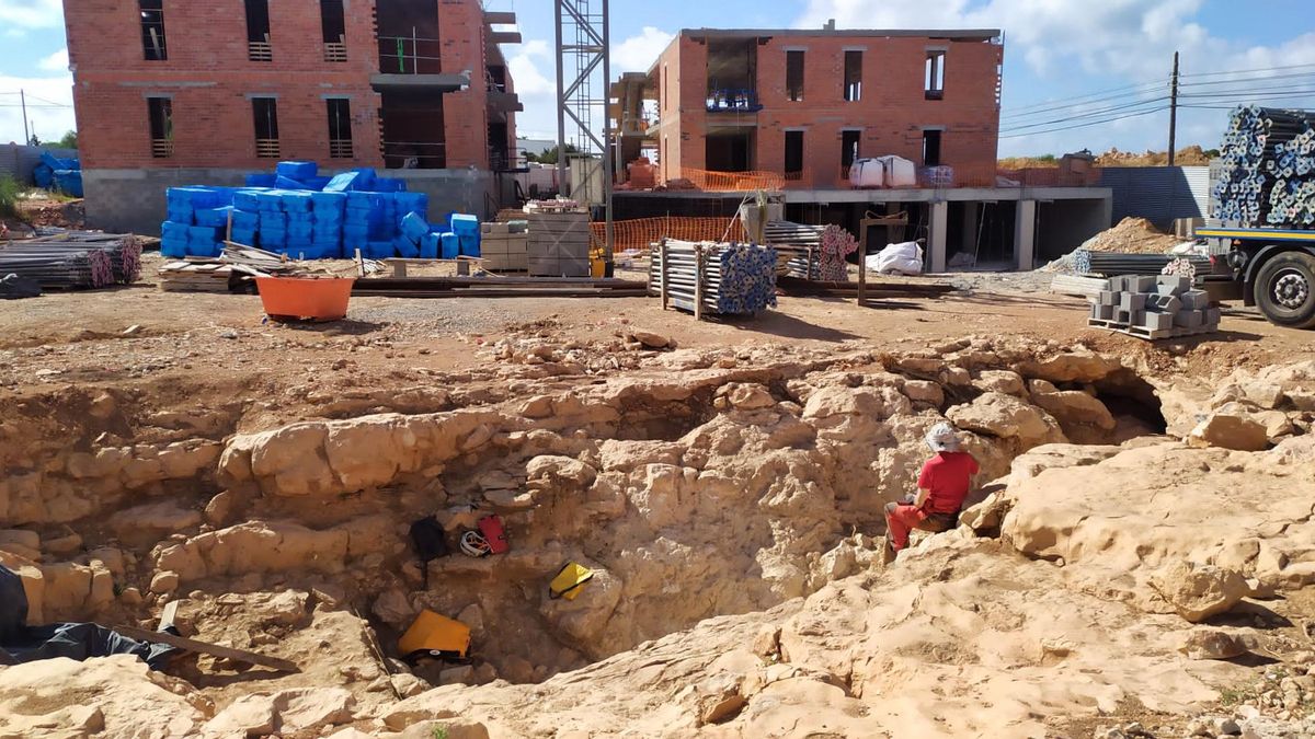 Descubrimiento de una cueva al hacer los cimientos de edificaciones