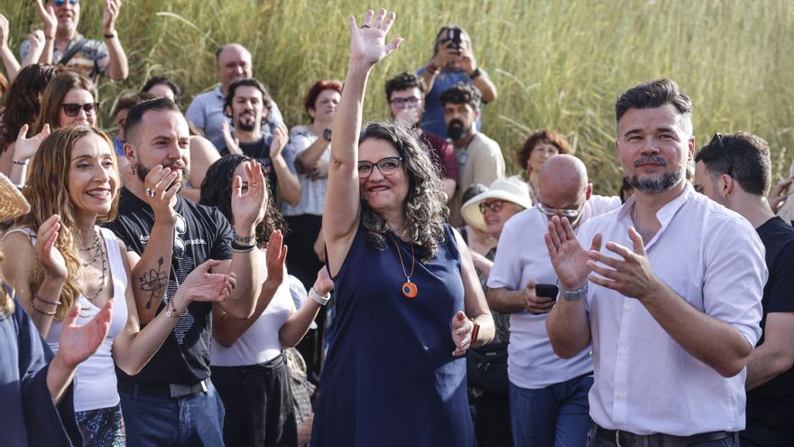 La exvicepresidenta de la Generalitat Valenciana, Mónica Oltra y el portavoz de ERC en el Congreso, Gabriel Rufián, durante la celebración del acto público de debate político ‘València Espai de Trobada’.