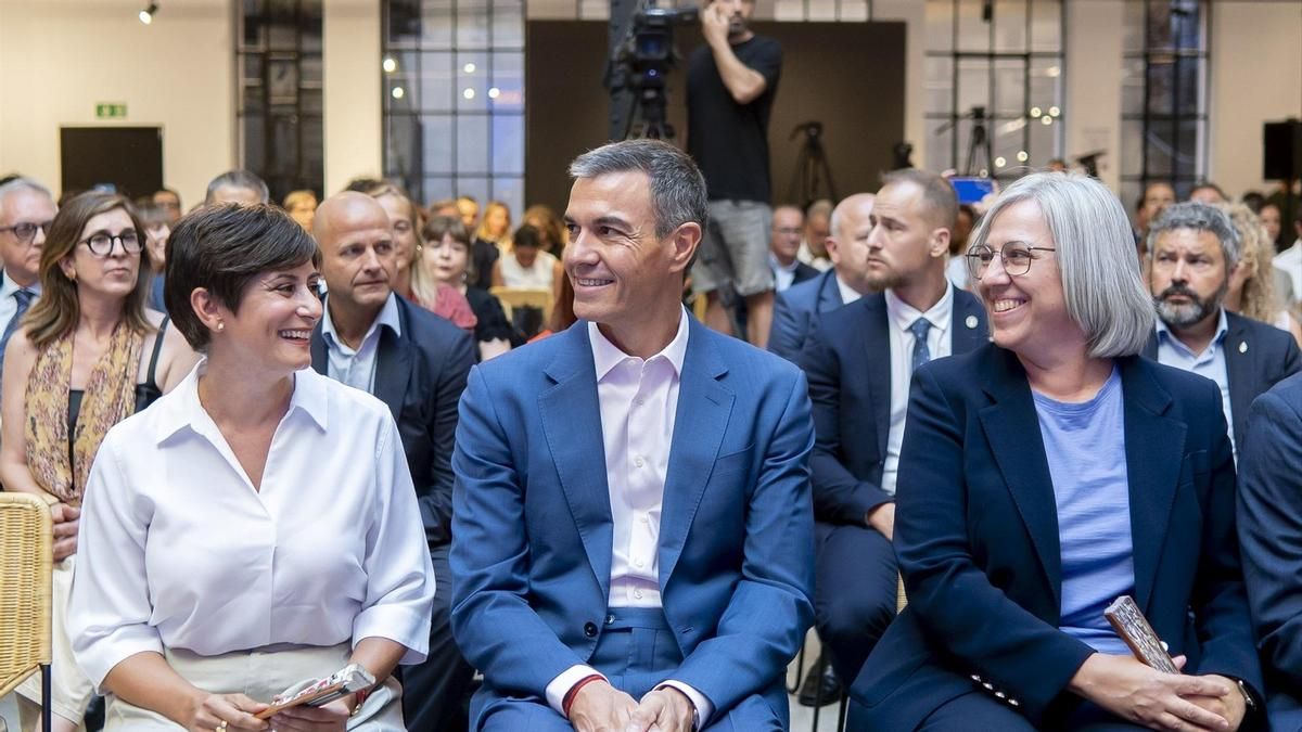 Pedro Sánchez reivindica "intervenir el mercado" de la vivienda frente a un PP que "sirve a los fondos que especulan"