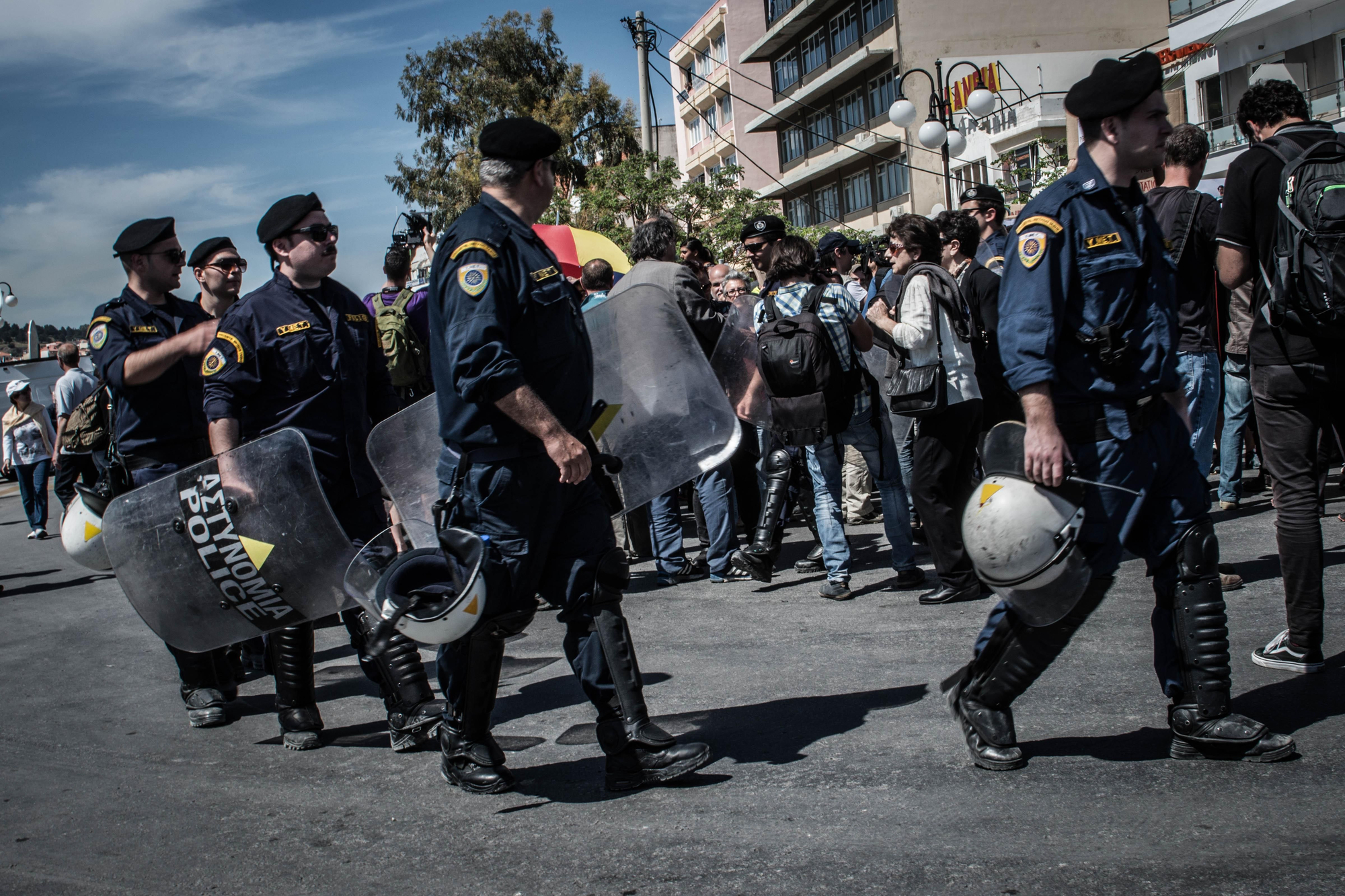 Protesta en el puerto de Mytilini, en la isla de Lesbos